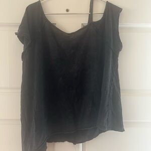 URBAN OUTFITTERS Women's Black Casual Top